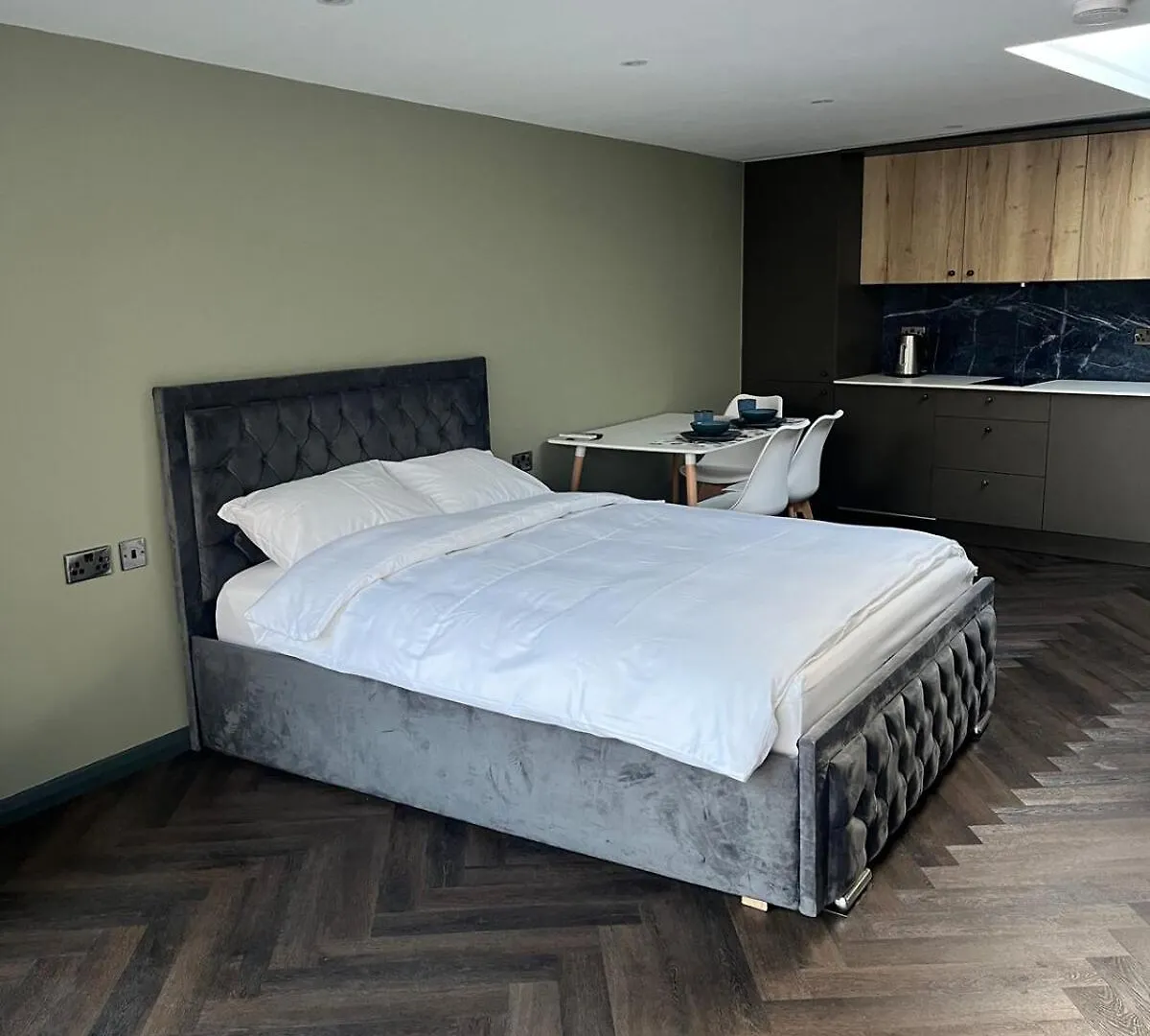 Guest House With Parking Ferndown Nyaraló