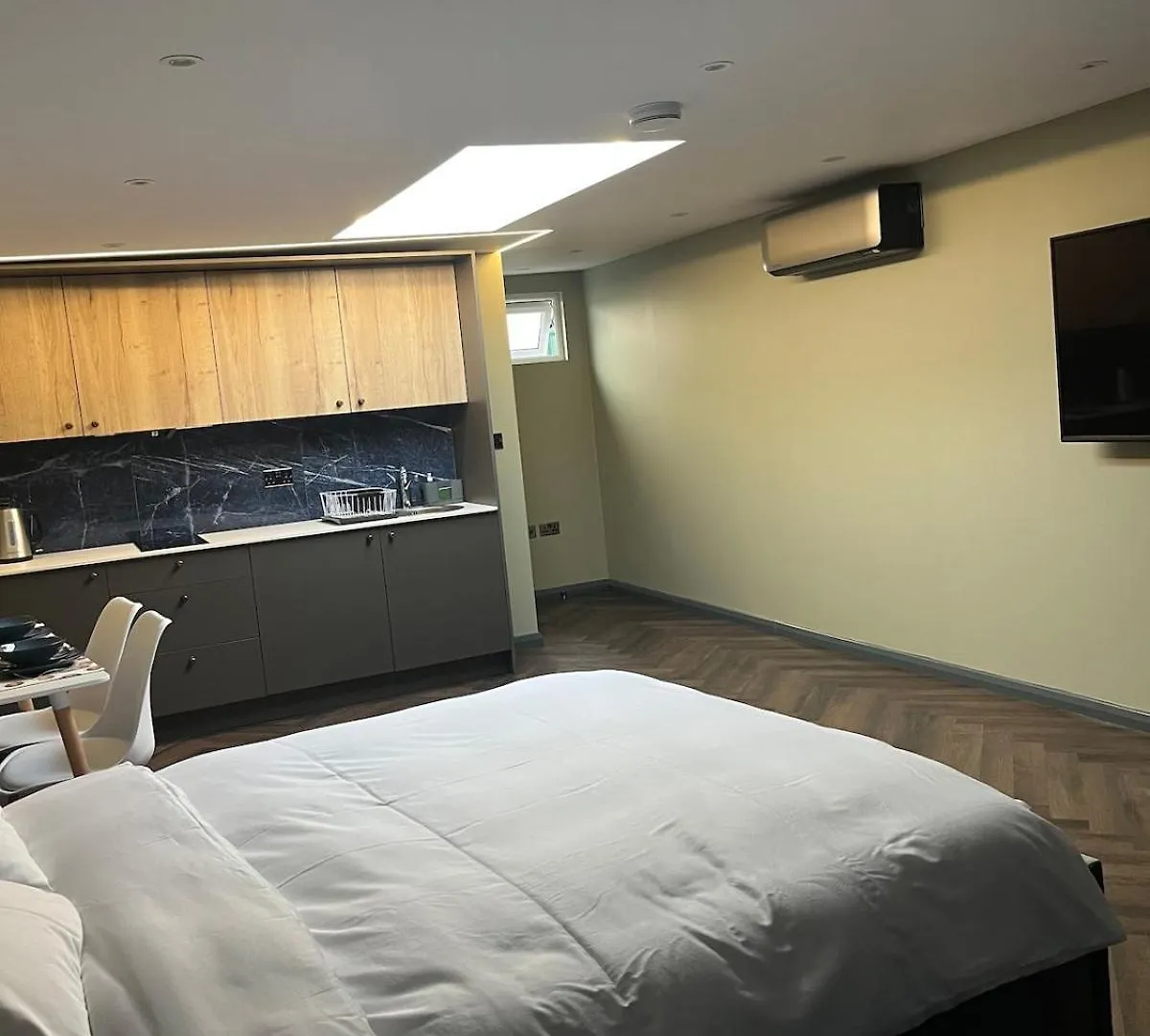 Guest House With Parking Ferndown
